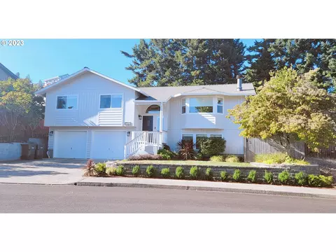 2470 Loma Vista Dr, Roseburg, OR 97471