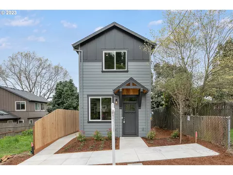 7310 SE Market St #A, Portland, OR 97215