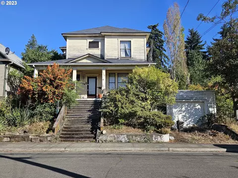 1113 SE Jackson St, Roseburg, OR 97470