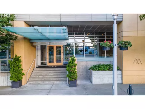836 S Curry St #1208, Portland, OR 97239