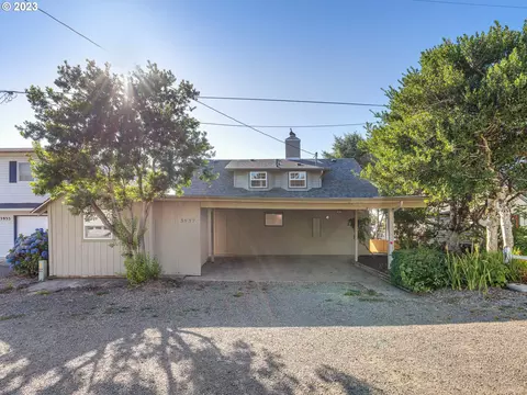 3937 Mina Pl, Depoe Bay, OR 97341