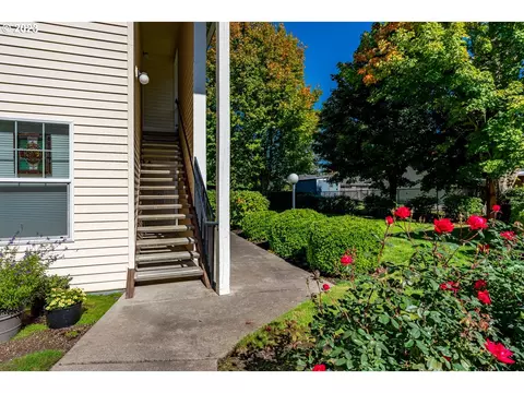 1238 NE Palmblad Dr #902, Gresham, OR 97030