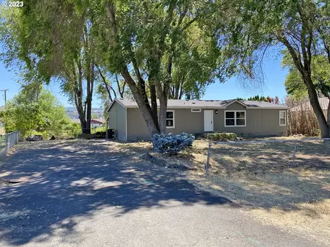 504 3rd Ave, Dallesport, WA 98617