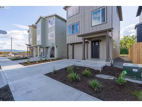 1022 E Ginger Root Ct, Newberg, OR 97132