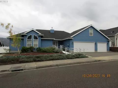 2323 NW Chambers Dr, Roseburg, OR 97471