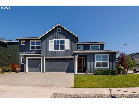 700 N 34th Ter, Cornelius, OR 97113