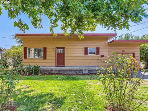704 S Columbia St, Newberg, OR 97132