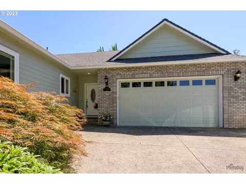 3501 Falcon Dr, Springfield, OR 97477
