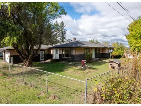 29853 Jarding Rd, Eugene, OR 97405