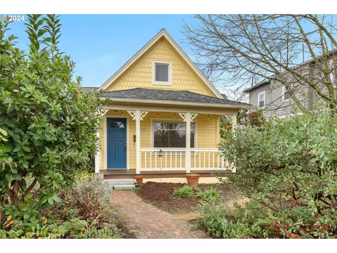 903 NE Rosa Parks Way, Portland, OR 97211