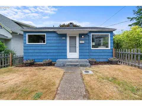3372 Harrison Ave, Astoria, OR 97103