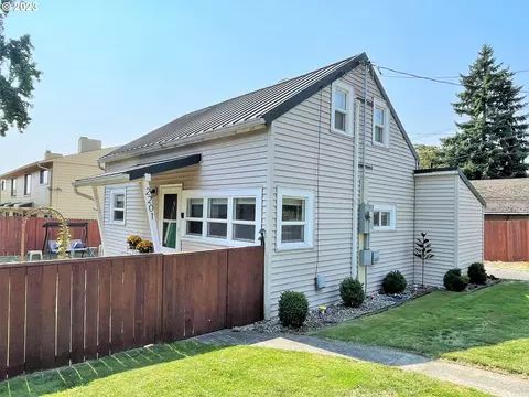 2201 E 16th St, Vancouver, WA 98661