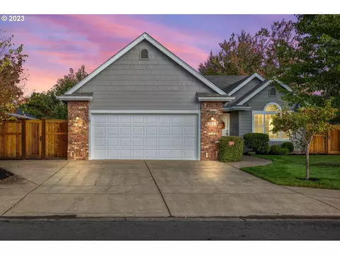 1129 Regency Dr, Eugene, OR 97401