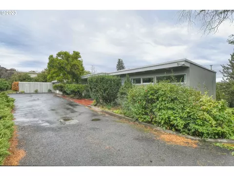 1042 Skyline Dr, Pendleton, OR 97801