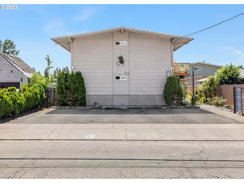 345 W Arlington St, Gladstone, OR 97027
