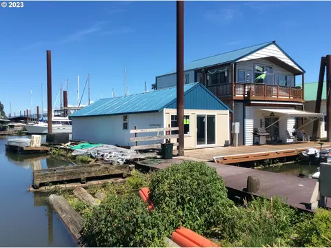 104 S River St #12B, Saint Helens, OR 97051