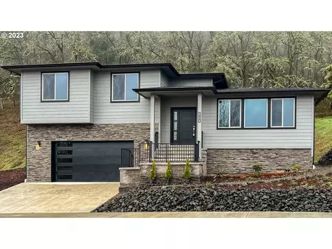 1610 NW Avery St, Roseburg, OR 97471