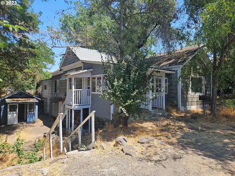 207 W 7th St, The Dalles, OR 97058