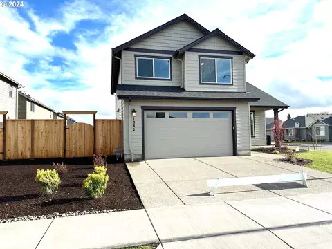 1842 SE Blueberry St #12, Dallas, OR 97338