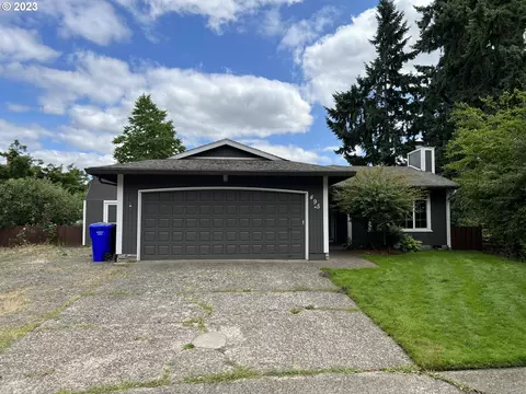 495 Collins Crest St, Gladstone, OR 97027