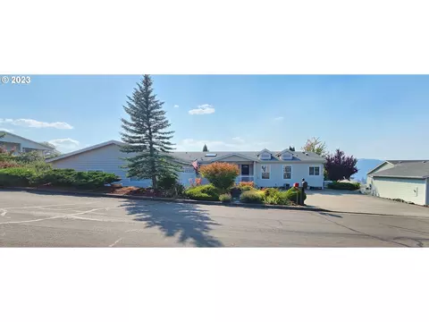411 Highland Vista Ln, Roseburg, OR 97471