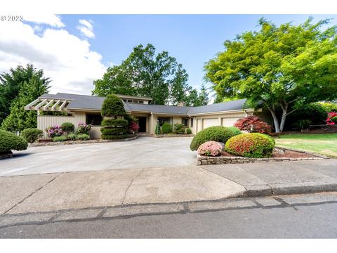 3930 N Shasta Loop, Eugene, OR 97405