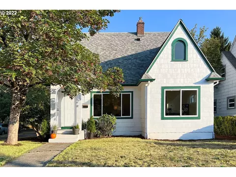 5003 NE Halsey St, Portland, OR 97213
