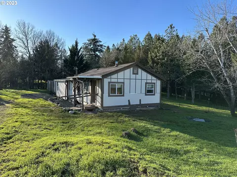 1506 Old Town Loop Rd, Oakland, OR 97462