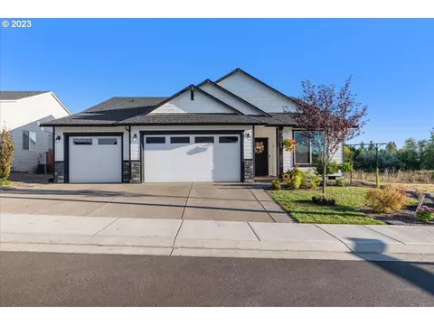 635 E Dahlia St, Yamhill, OR 97148