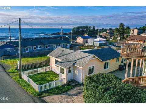 55 E Collins St, Depoe Bay, OR 97341