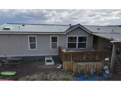 29388 Wrecking Yard Ln, Hines, OR 97738