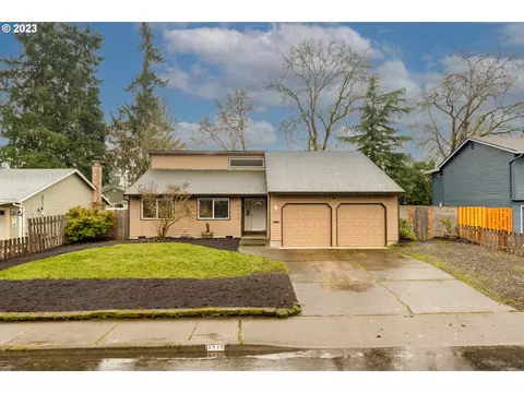 4048 NE Meadow Ln, Hillsboro, OR 97124