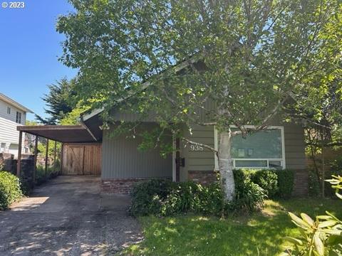 938 S 10th St, Coos Bay, OR 97420