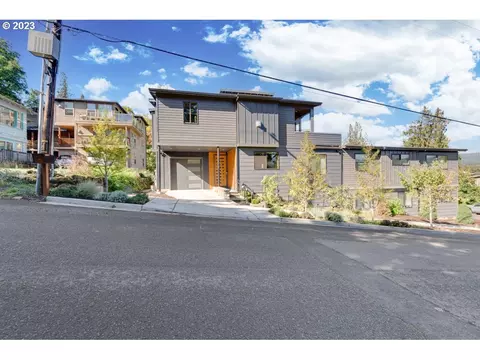 12 N 13th St, Hood River, OR 97031