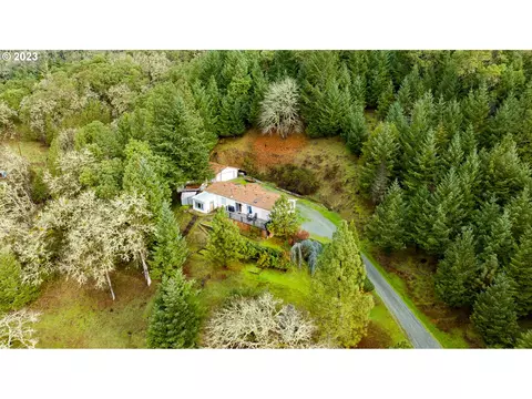 1065 Spring Brook Rd, Myrtle Creek, OR 97457