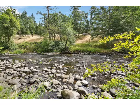 6638 Mary Ln NE, Silverton, OR 97381