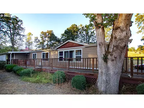 829 Brozio Rd, Roseburg, OR 97471