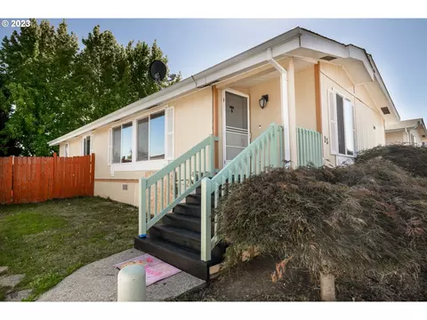 1949 SE Palmquist Rd #13, Gresham, OR 97080