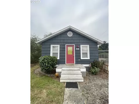 940 3rd St, Bandon, OR 97411
