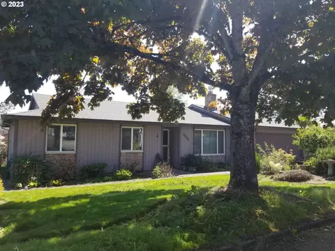 12174 SE Sunnycreek Ln, Clackamas, OR 97015