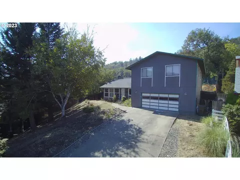 924 SE Murray Ct, Roseburg, OR 97470