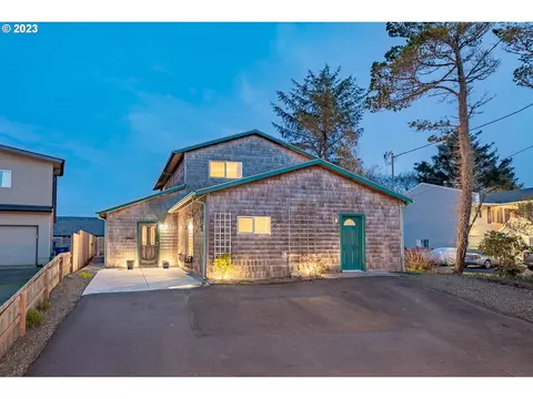 3960 Evergreen Ave, Depoe Bay, OR 97341
