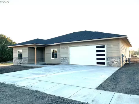 805 N Sloan St, Stanfield, OR 97875