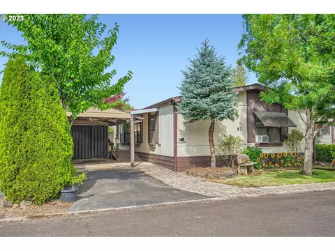 1307 S Water St #87, Silverton, OR 97381