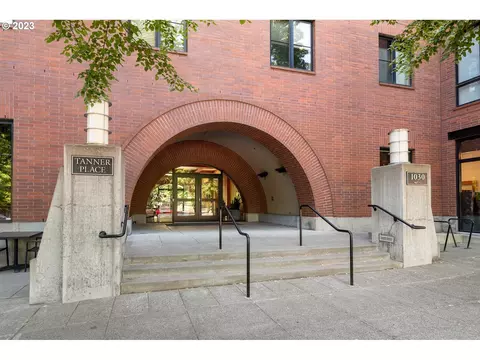 1030 NW Johnson St #418, Portland, OR 97209