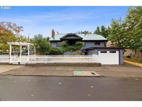 204 S High St, Oregon City, OR 97045