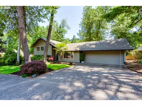 2661 W Windsor Cir, Eugene, OR 97405