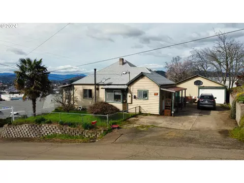 866 NE Dixon Ave, Roseburg, OR 97470