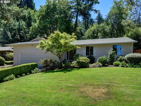 2050 Greentree Rd, Lake Oswego, OR 97034