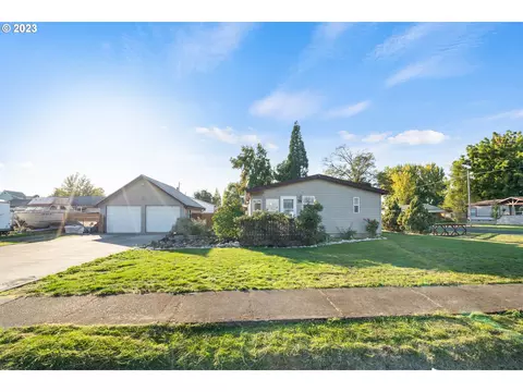 315 W G St, Halsey, OR 97348